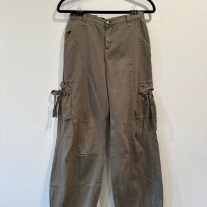 Cargo Pants in Olive Green